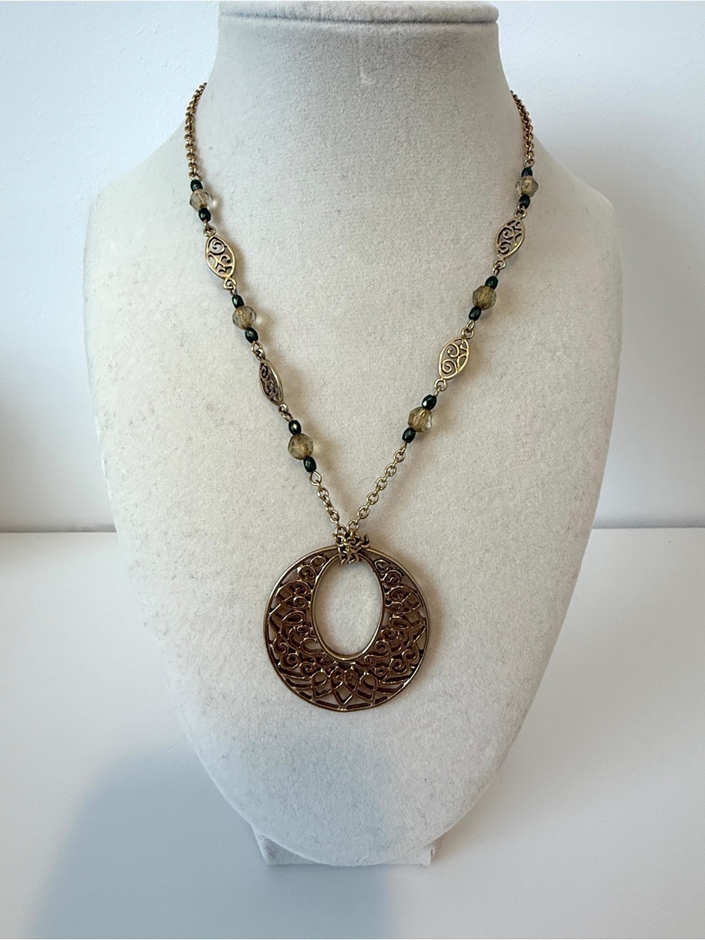 Gold Filigree Round Pendant Necklace - Elegant Women's Jewelry